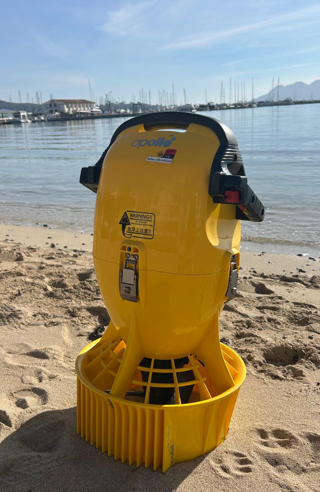 Sea scooter or torpedo water toy product